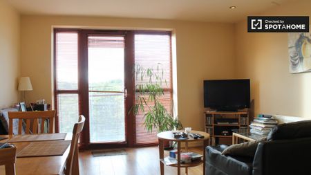 Equipped room in 2-bedroom apartment in Santry, Dublin - Photo 2