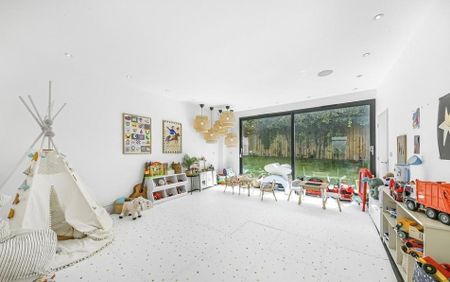 6 bedroom detached house to rent - Photo 3