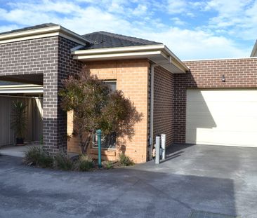 Delightful low maintenance home ! - Photo 1