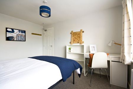 Superb and Spacious Eco-friendly house with fantastic communal space and gardens - Photo 4