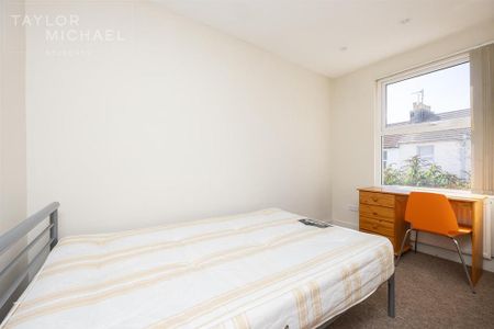 6 bedroom terraced house to rent - Photo 2