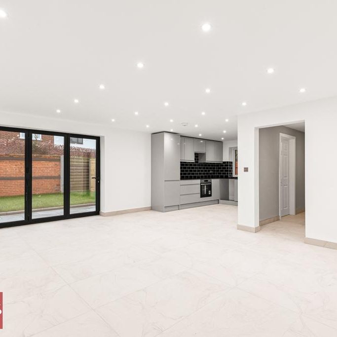 3 bedroom semi-detached house to rent - Photo 1