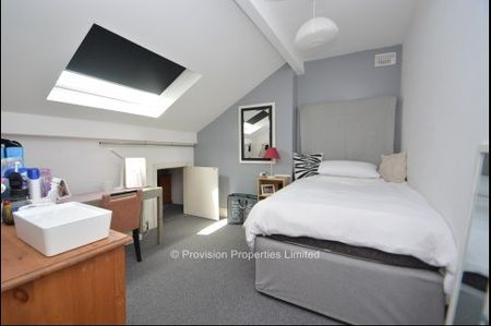 4 Bedroom Houses to rent Hyde Park - Photo 5