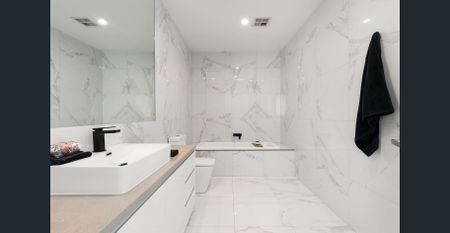 Stylish, low-maintenance living in a prime location - Photo 3