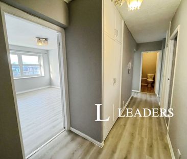 2 bedroom apartment to rent Kingsway, Hove, East Sussex, BN3 - Photo 1