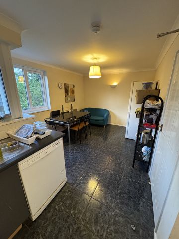 6 Bed Semi-Detached House, Lyon Street, SO14 - Photo 5