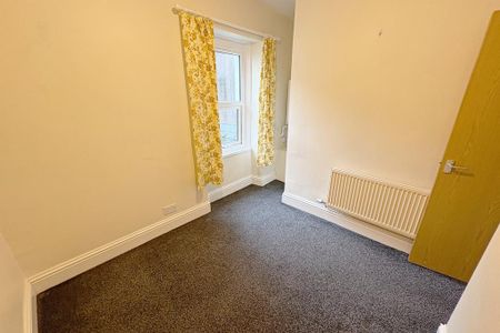 2 bedroom end of terrace house to rent - Photo 2