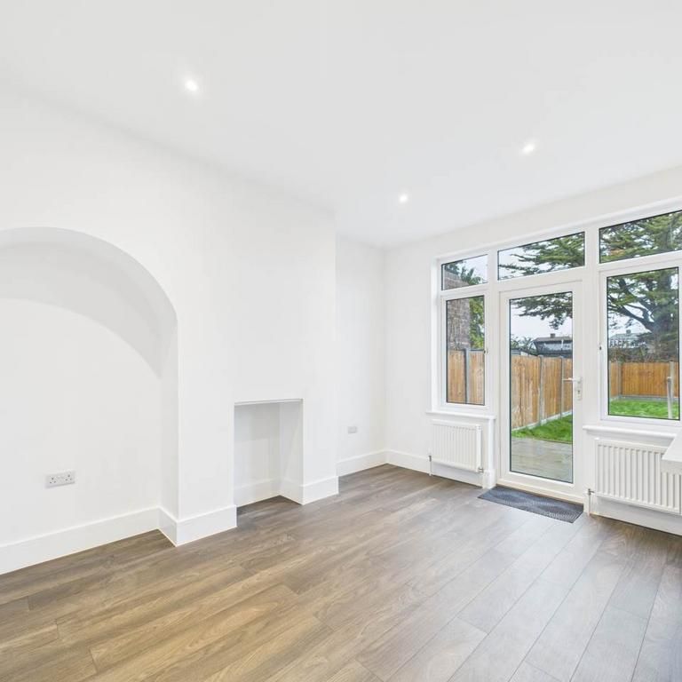 3 bedroom semi-detached house to rent - Photo 1