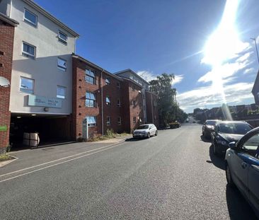 Extra Large Standard Double Ensuite: Three Bed Flat - Photo 5