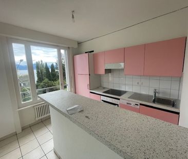 Charmant 2.5 pièces avec balcon et vue partielle sur le lac - Photo 1