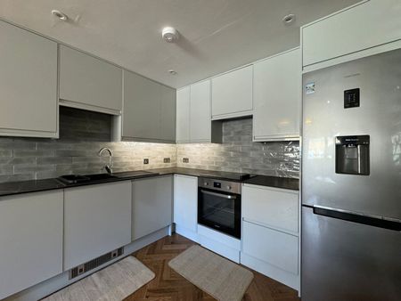 2 Bed Flat, Gean Court, N11 - Photo 3