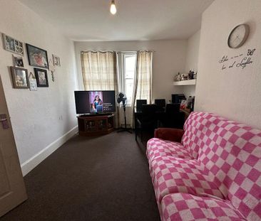 2 bedroom maisonette to rent - Photo 6