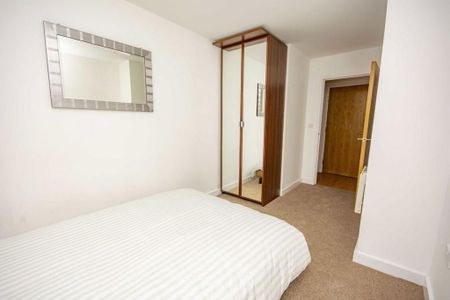 2 bedroom flat to rent - Photo 4