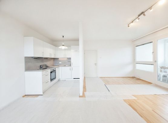 Wohnen über den Dächern der Stadt: 3-Zimmer-Wohnung mit Loggia im 14. Stock - Foto 1