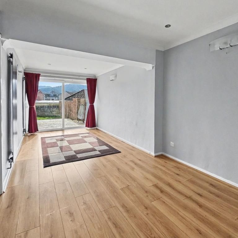 4 bedroom semi-detached house to rent - Photo 1