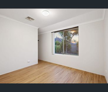 Rooms Available. Stylish & Luxurious House. Plenty of Parking! - Photo 6