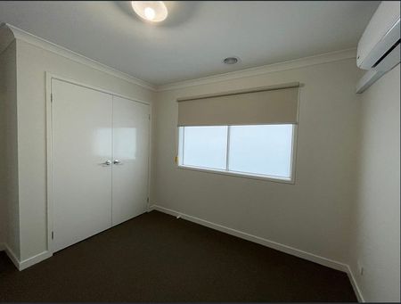 5 Socrates Crescent, Officer VIC 3809 - House For Rent | Domain - Photo 5