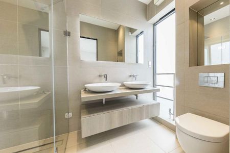 5 bedroom terraced house to rent - Photo 4