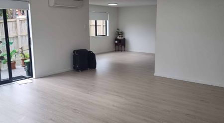 4Bed near new flat - Photo 2
