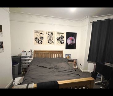 Room in a Shared House, Newcombe Road, SO15 - Photo 3