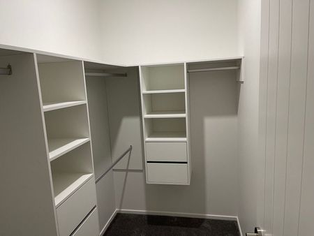 One year old build and standalone house - Photo 4