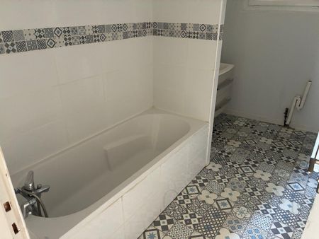 Location Maison 5 pièces 108m² ST DREZERY 34160 - Photo 3