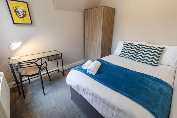 4 bedroom terraced house to rent - Photo 1