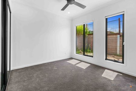 SPACIOUS HOME PERFECT FOR YOUR FAMILY! - Photo 2