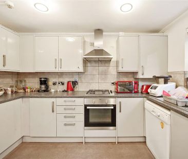 3 bedroom flat to rent - Photo 2