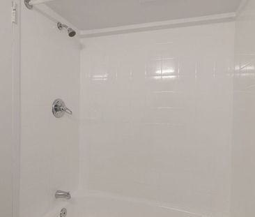 1975 Maisonneuve Blvd West, Montréal, QC - Photo 5