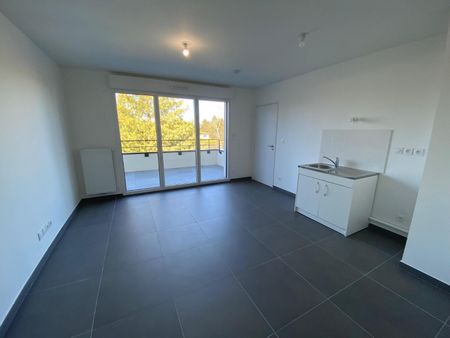 Location Appartement 2 pièces 40m² DECINES CHARPIEU 69150 - Photo 2