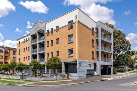 OPEN PLAN MODERN APARTMENT CLOSE TO AMENTIES - Photo 5