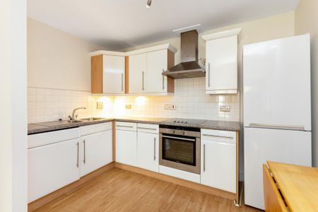 2 bedroom flat to rent - Photo 4