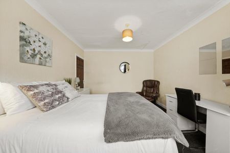 1 bedroom in a house share to rent - Photo 5