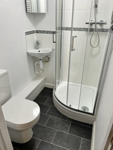 5 bedroom house of multiple occupation to rent - Photo 4
