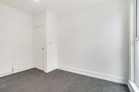 3 bedroom flat to rent - Photo 5