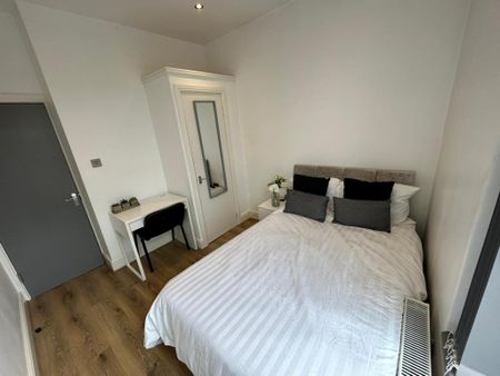 St. Michaels Terrace, Leeds, LS6 - Photo 2