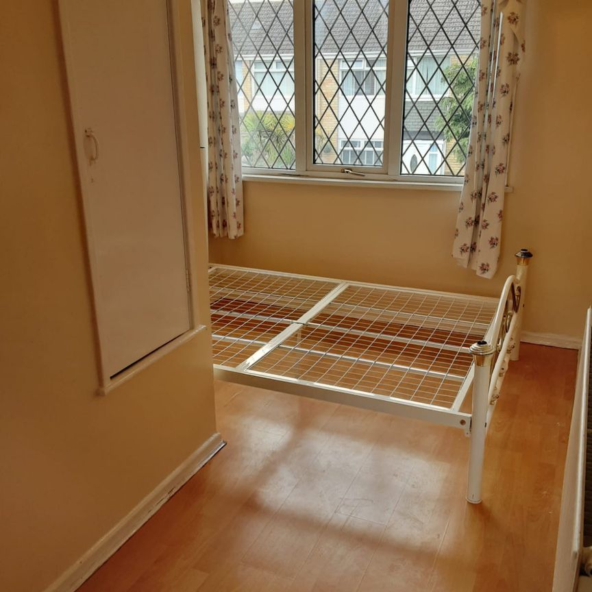 3 bedroom house on Barrow Close, CV2 2BQ area - Photo 1