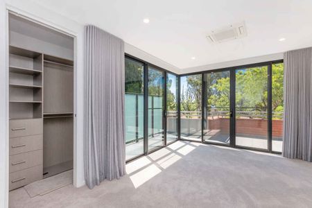 North Oriented Luxury Home with Dream Wardrobes - Photo 3