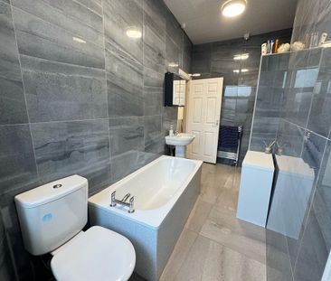 3 bedroom block of apartments to rent - Photo 5