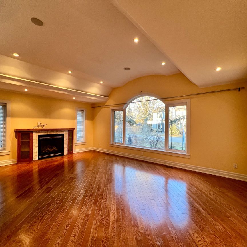 For Lease - 366 Winston Road, Oakville, Ontario - Photo 1