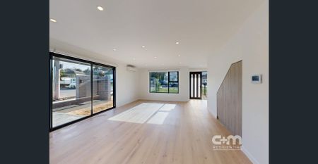 Near new and exceptional three bedroom unit! - Photo 3