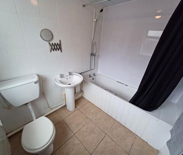Room For Rent Queen Street, Pontypridd - Photo 4