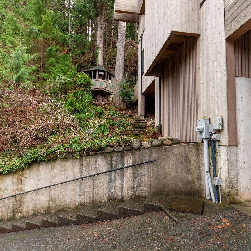 West Vancouver Spacious & Bright - Photo 1