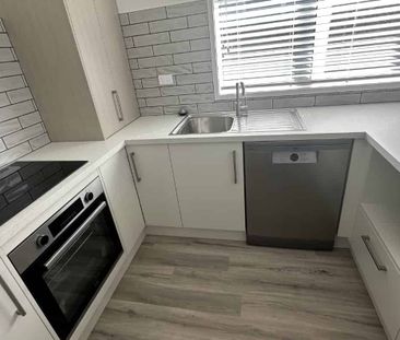 Almost brand new, cul-de-sac living at its best! - Photo 2