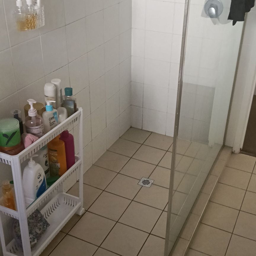 Holland Park West - Photo 1