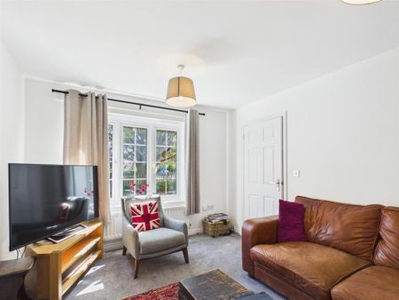 4 bedroom detached house to rent - Photo 2
