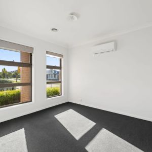 Modern Family Living in the Heart of Jubilee - Photo 3