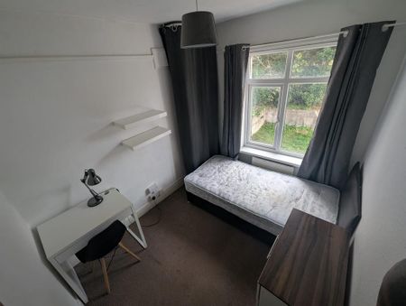 8 bedroom house of multiple occupation to rent - Photo 2