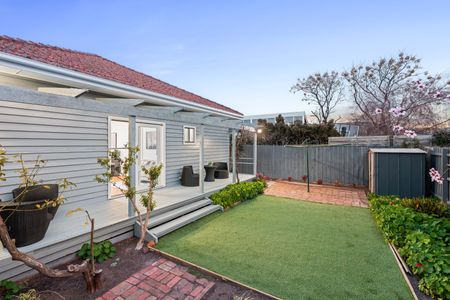 17 Mavho St, Bentleigh VIC 3204 - House For Rent | Domain - Photo 4